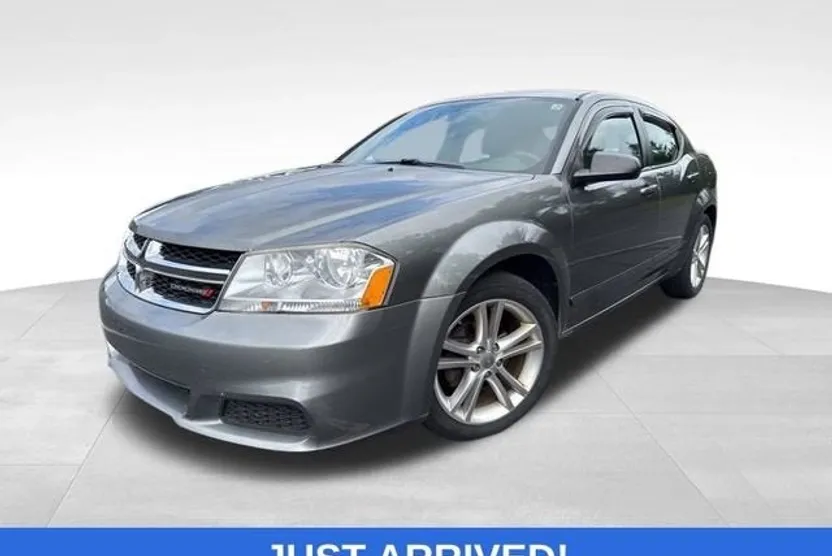 2012 Dodge Avenger SE photo 1