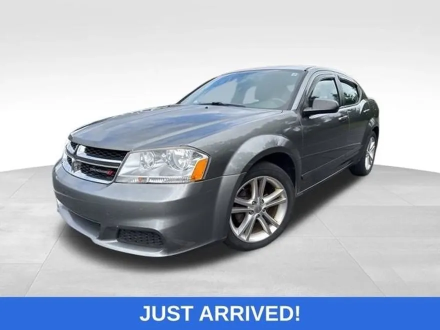 2012 Dodge Avenger SE photo 1