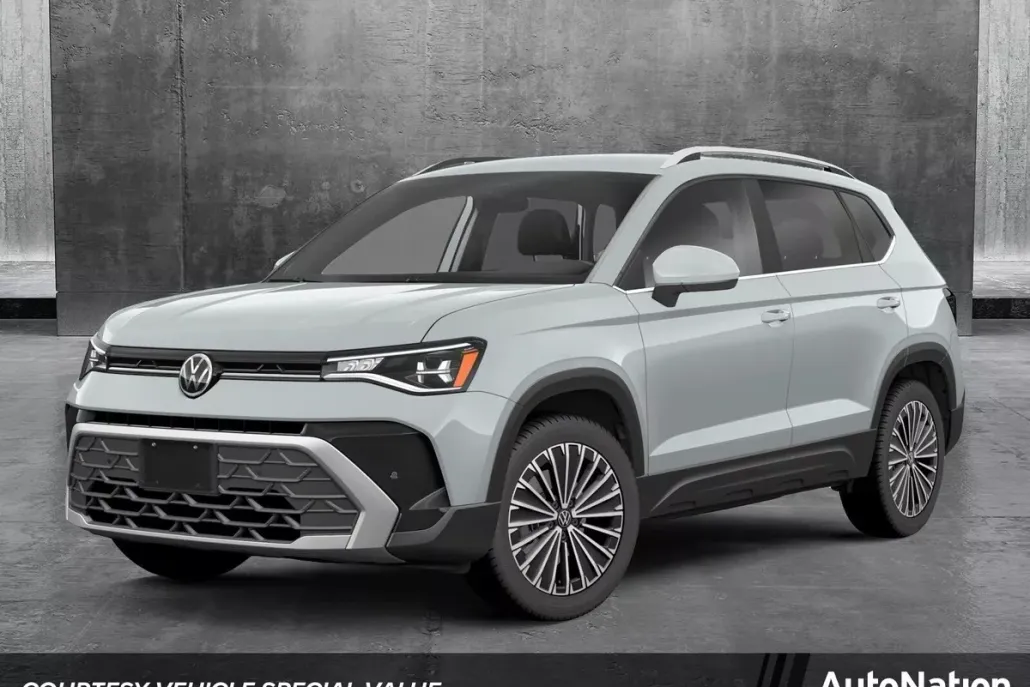 2025 Volkswagen Taos SE photo 1