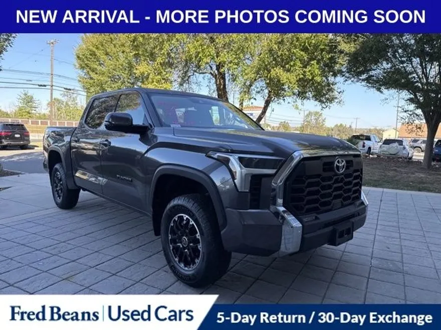2022 Toyota Tundra SR5 photo 1