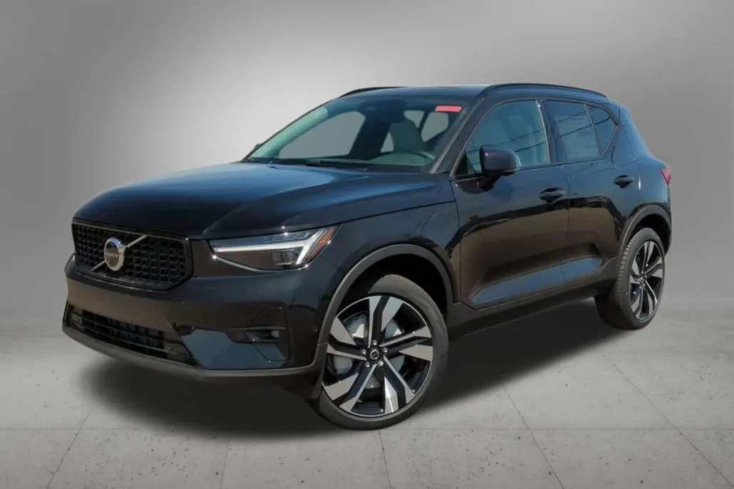 2025 Volvo XC40 photo 1