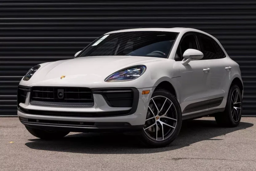 2025 Porsche Macan T photo 1