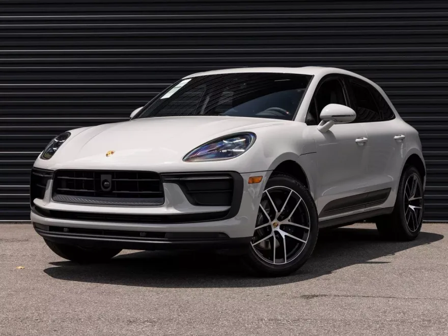 2025 Porsche Macan T photo 1