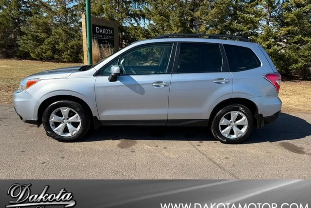 2015 Subaru Forester 2.5i Premium photo 1