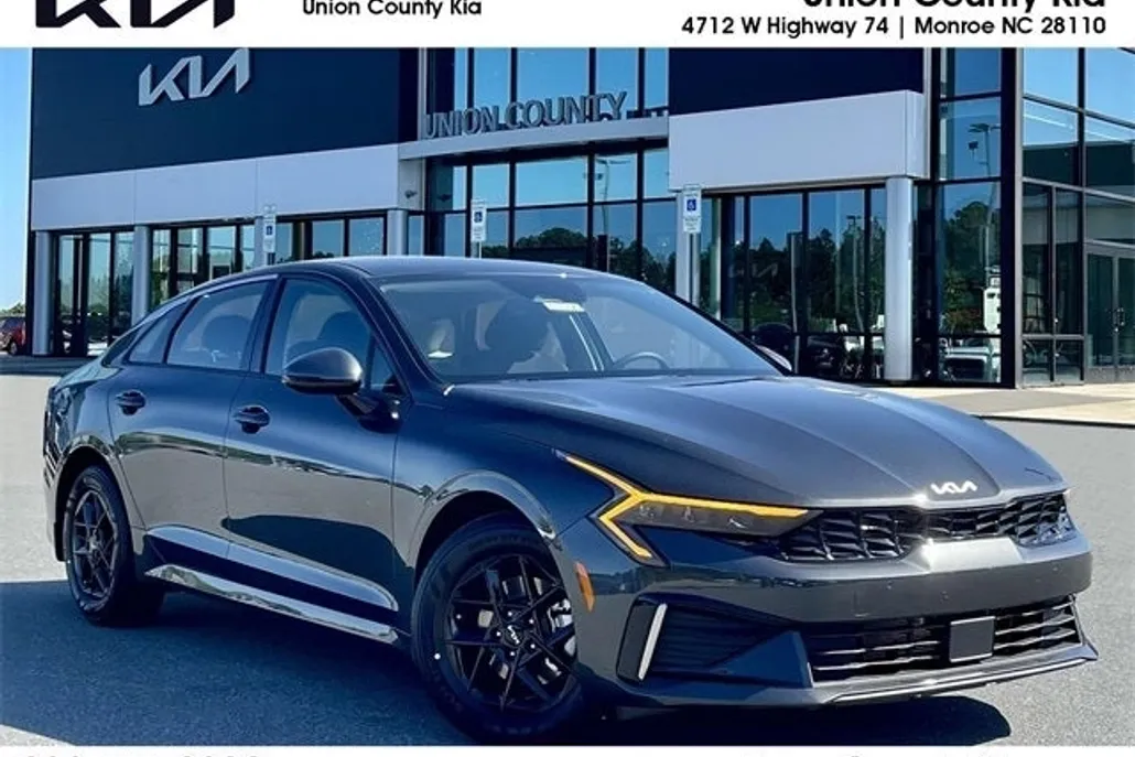 2025 Kia K5 LXS photo 1