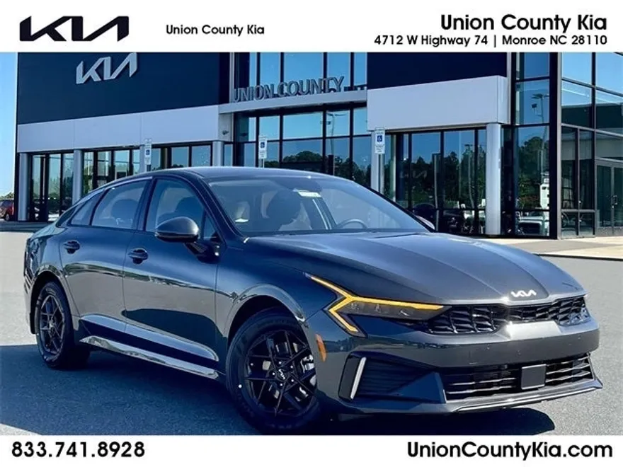 2025 Kia K5 LXS photo 1