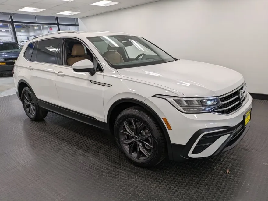 2022 Volkswagen Tiguan SE photo 1