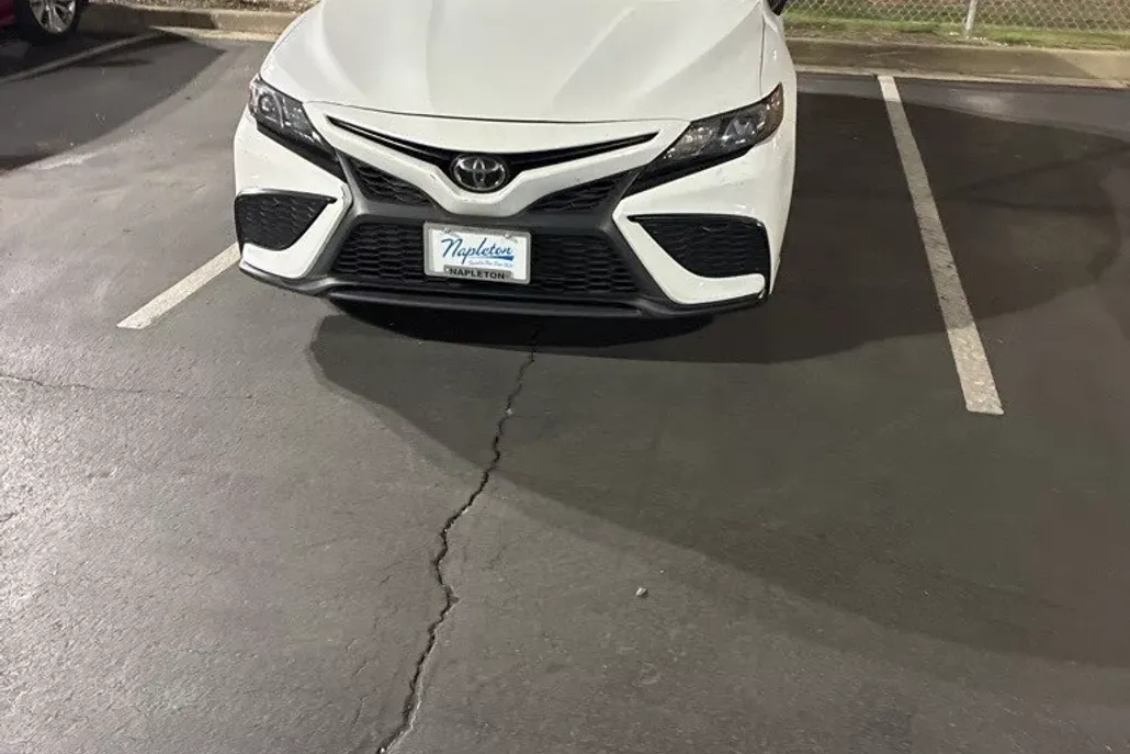 2024 Toyota Camry SE photo 1