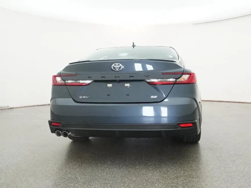 2026 Toyota Camry SE photo 1