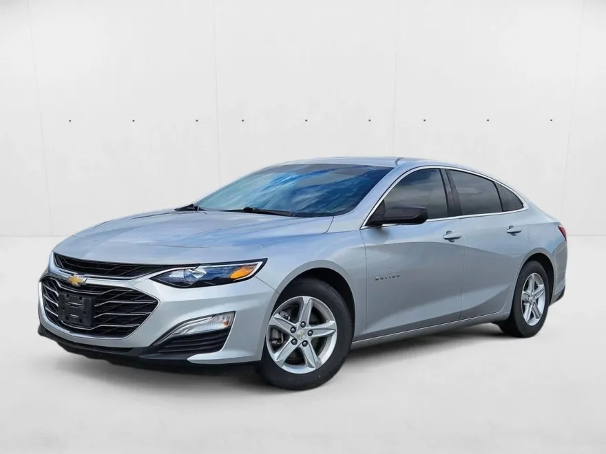 2022 Chevrolet Malibu LS photo 1