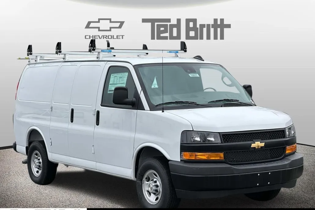 2025 Chevrolet Express Cargo 3500 photo 1