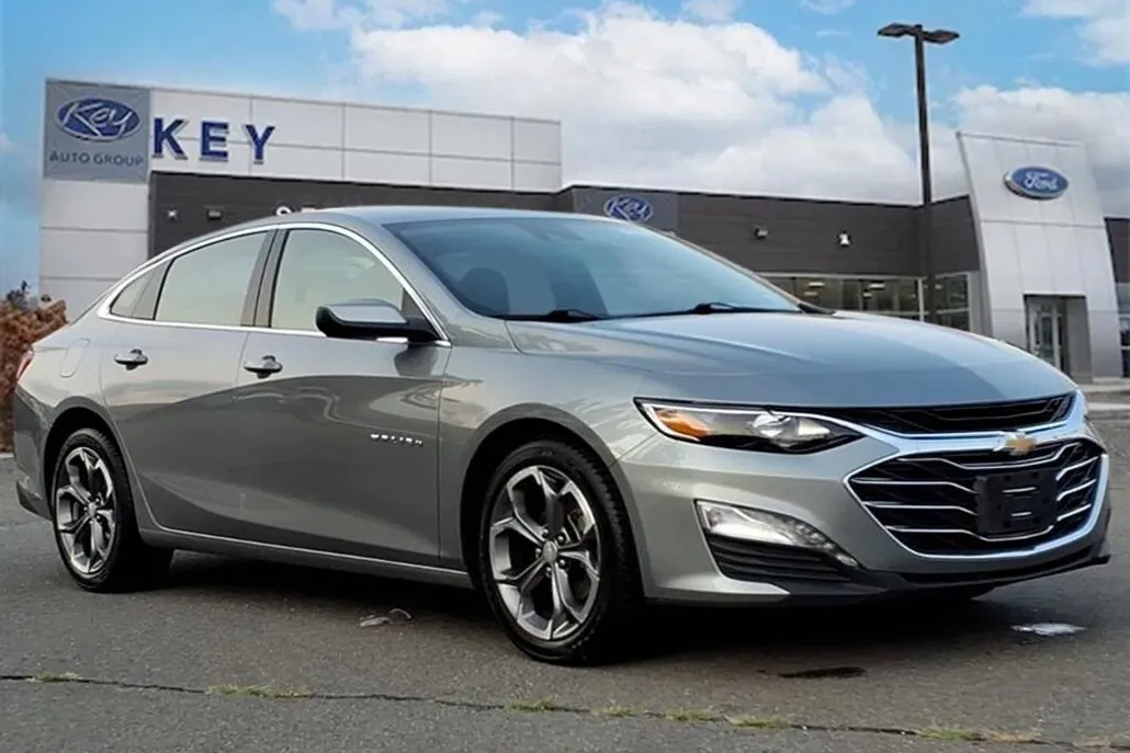 2023 Chevrolet Malibu 1LT photo 1