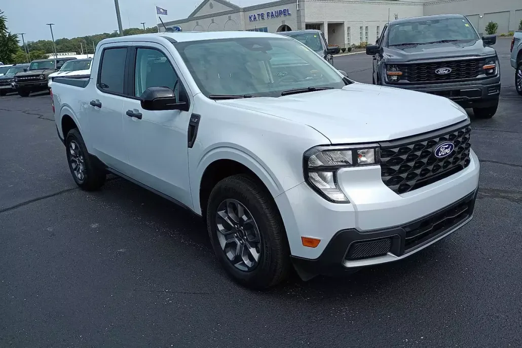 2025 Ford Maverick XLT photo 1