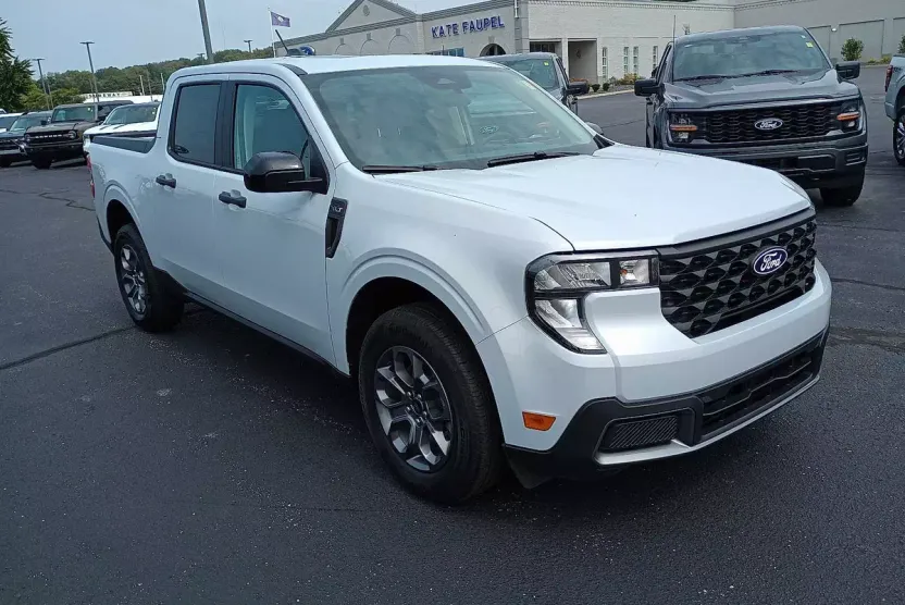2025 Ford Maverick XLT photo 1