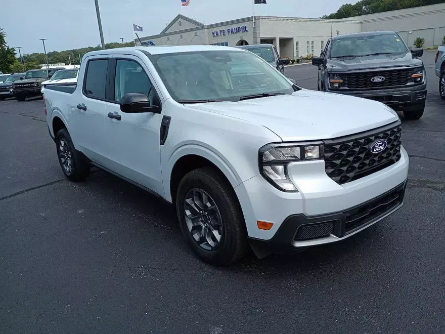 2025 Ford Maverick XLT photo 1
