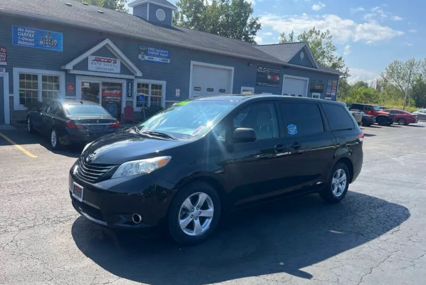 2012 Toyota Sienna Base photo 1