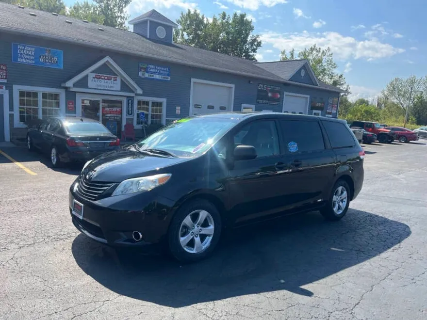 2012 Toyota Sienna Base photo 1