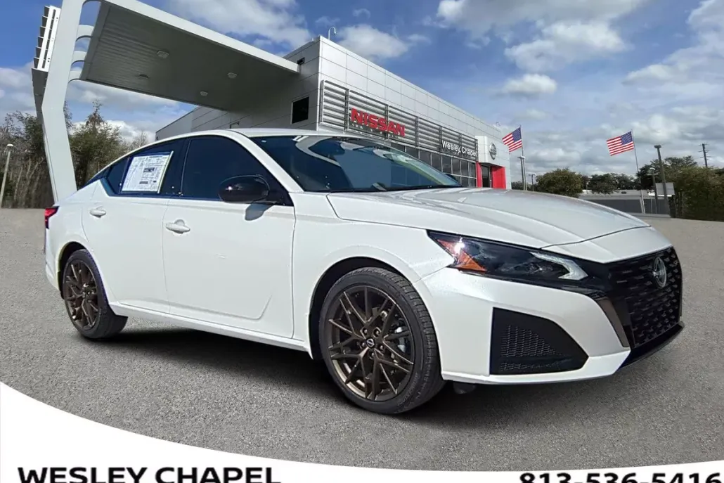 2025 Nissan Altima SR photo 1