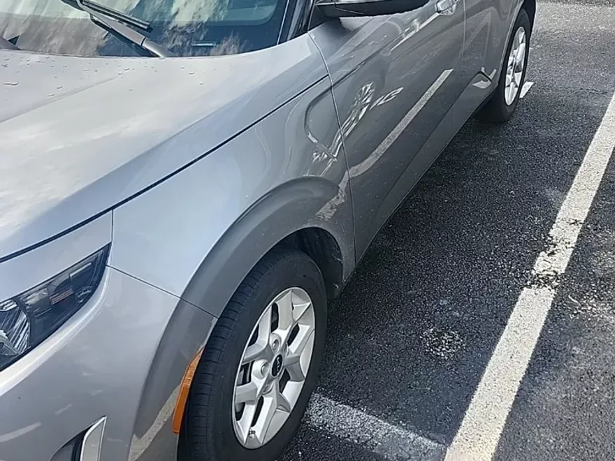 2023 Kia Soul LX photo 1
