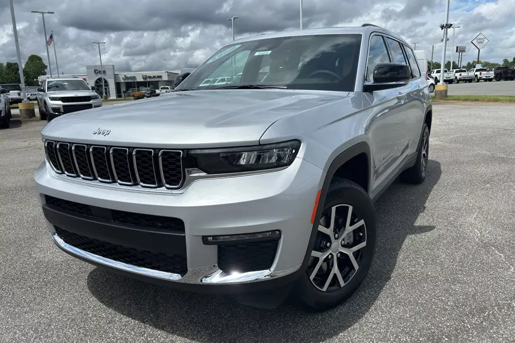 2025 Jeep Grand Cherokee Limited photo 1
