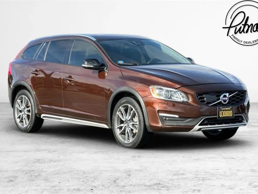 2017 Volvo V60 Cross Country T5 Platinum photo 1