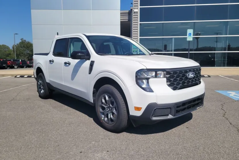 2025 Ford Maverick XLT photo 1