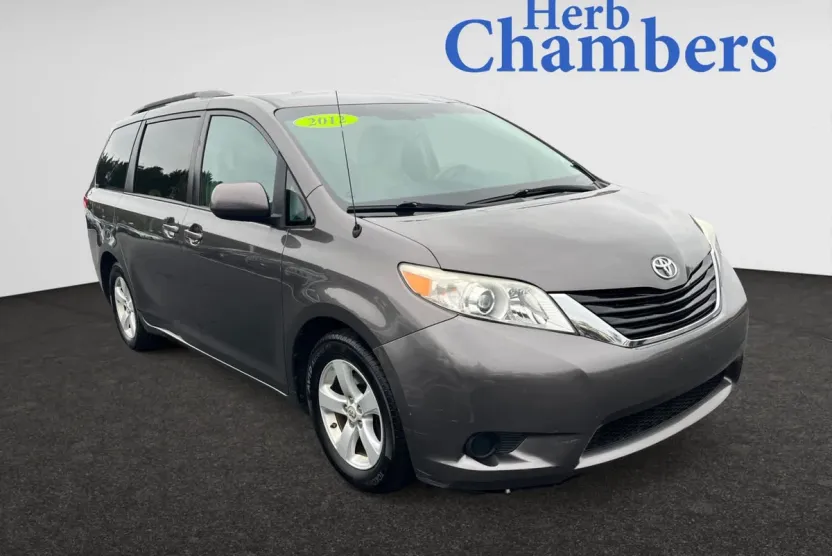 2012 Toyota Sienna LE photo 1