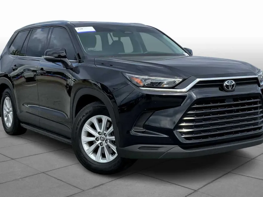 2024 Toyota Highlander Hybrid XLE photo 1