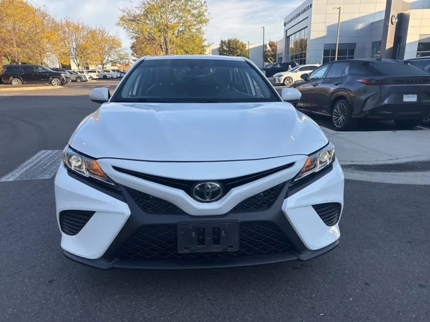 2019 Toyota Camry SE XLE photo 1