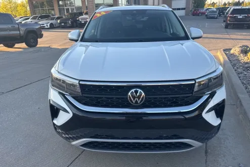 2024 Volkswagen Taos SE photo 2