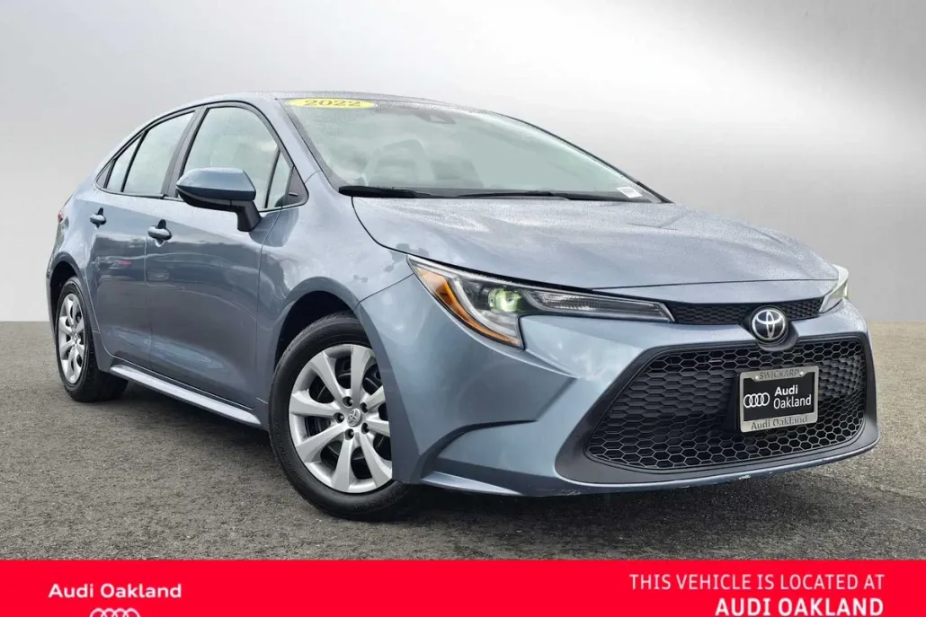 2022 Toyota Corolla LE photo 1