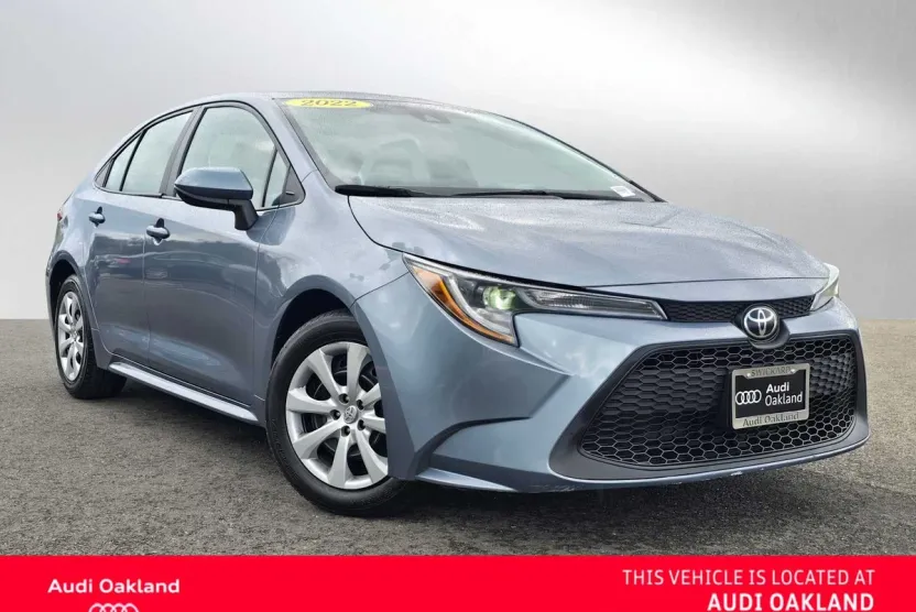 2022 Toyota Corolla LE photo 1