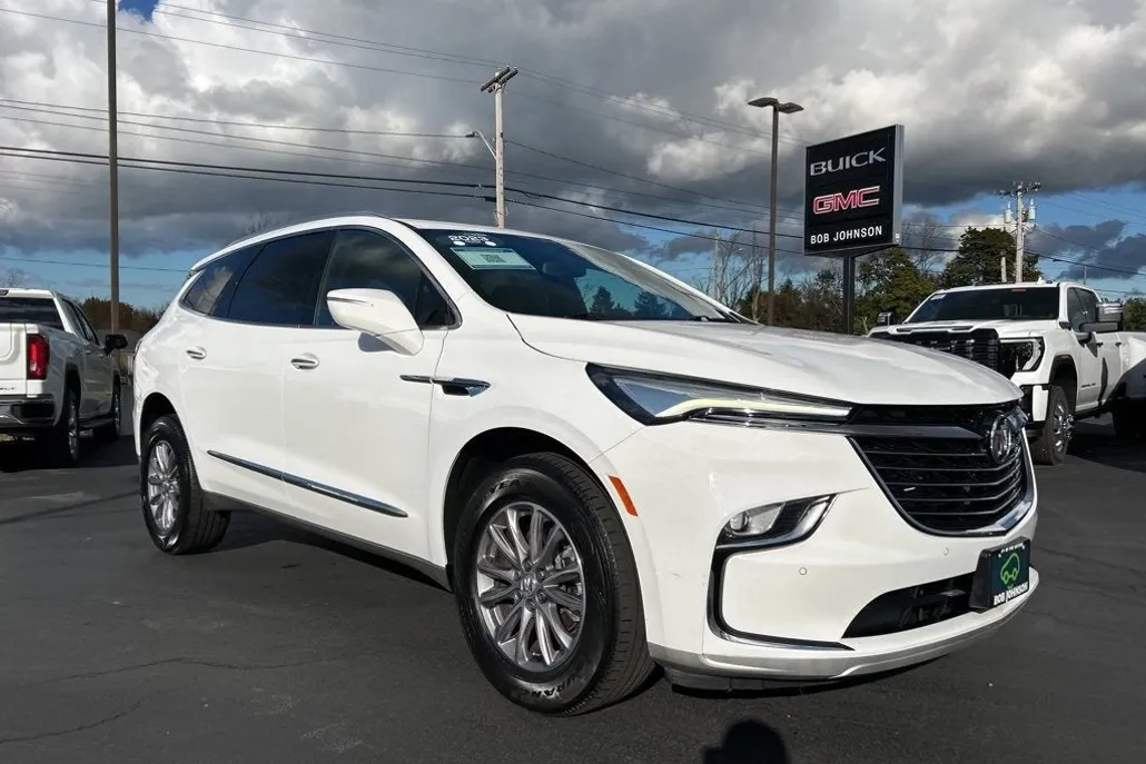 2023 Buick Enclave Essence photo 1