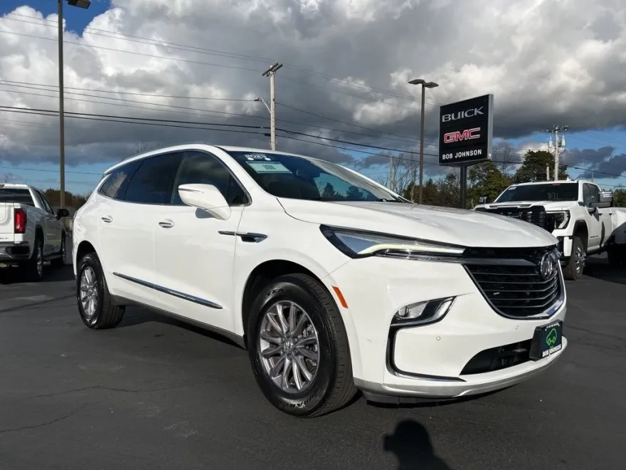 2023 Buick Enclave Essence photo 1