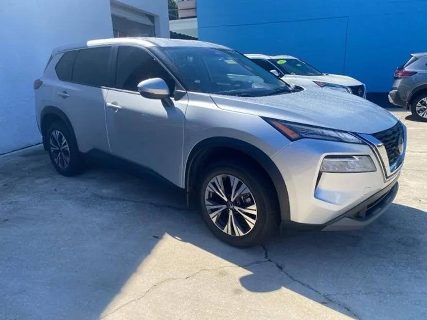 2022 Nissan Rogue SV photo 1