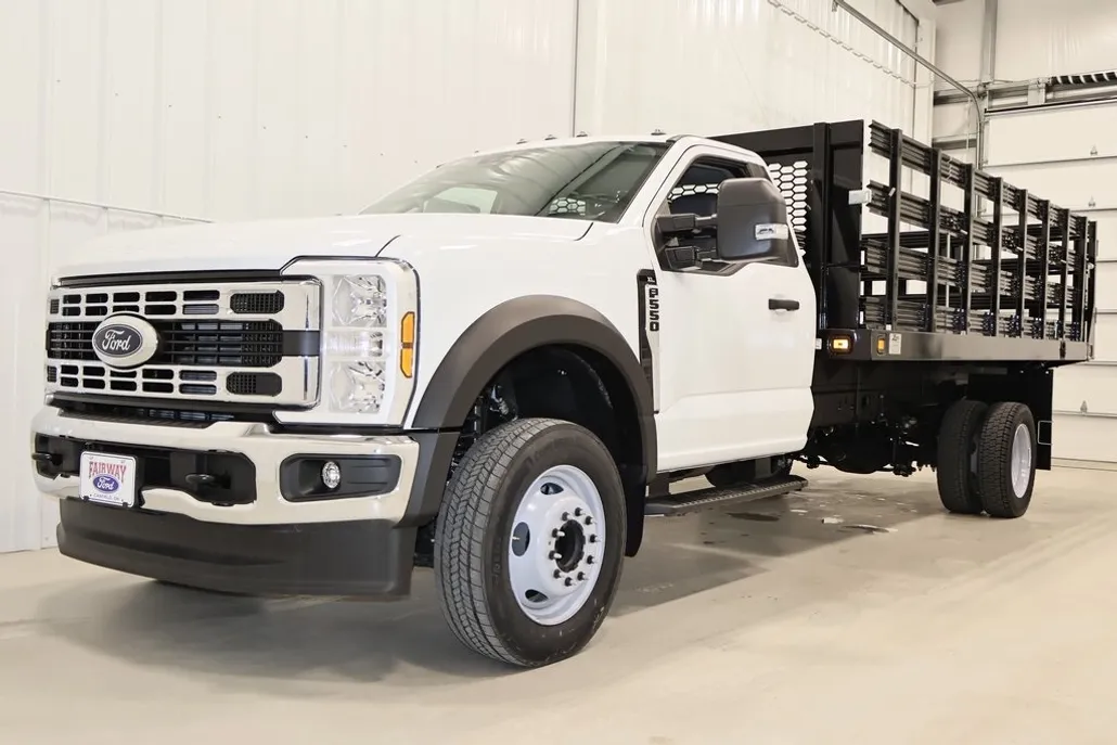 2024 Ford F-550 photo 1