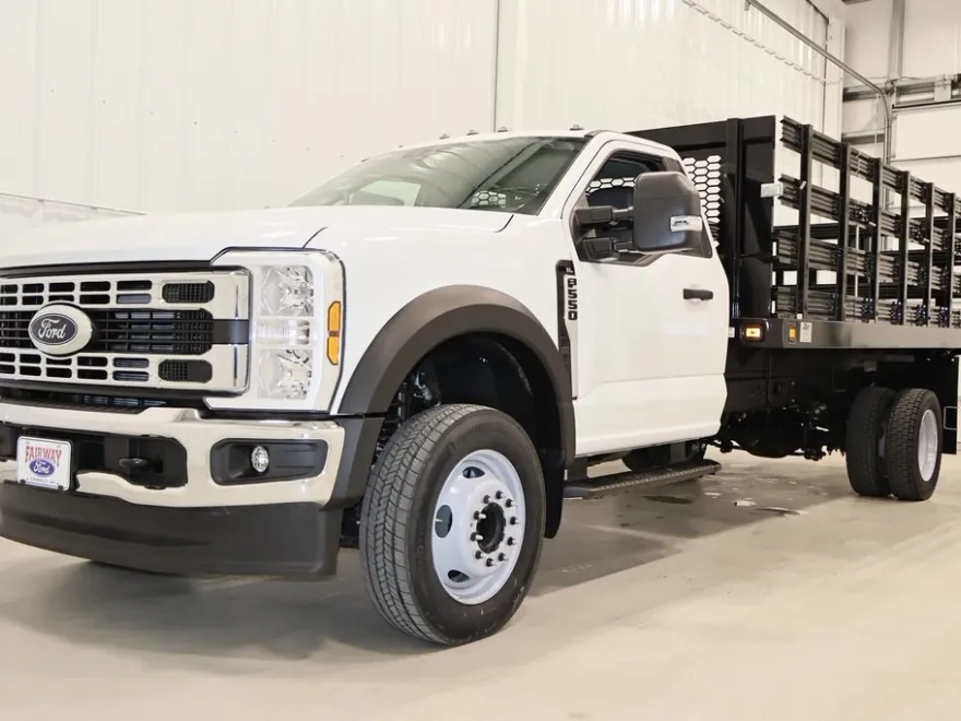 2024 Ford F-550 photo 1