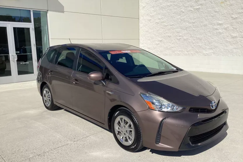 2015 Toyota Prius V Two photo 1