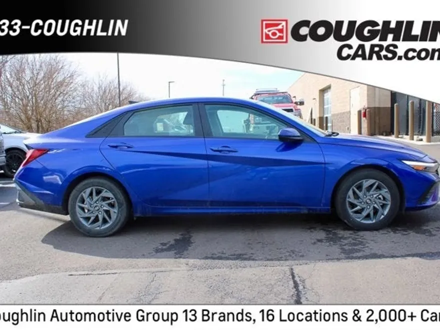 2024 Hyundai Elantra SEL photo 1