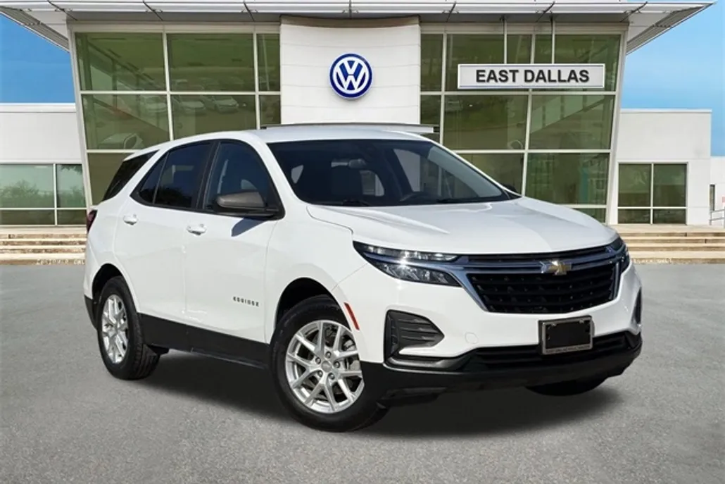 2022 Chevrolet Equinox LS photo 1