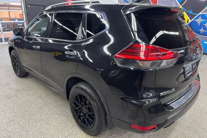 2017 Nissan Rogue photo 1