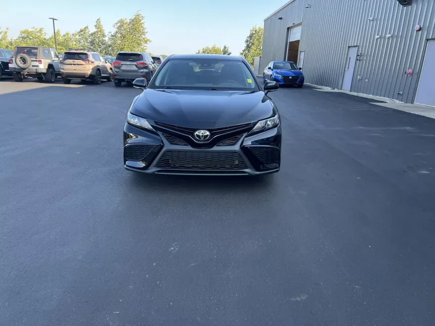 2022 Toyota Camry SE photo 1