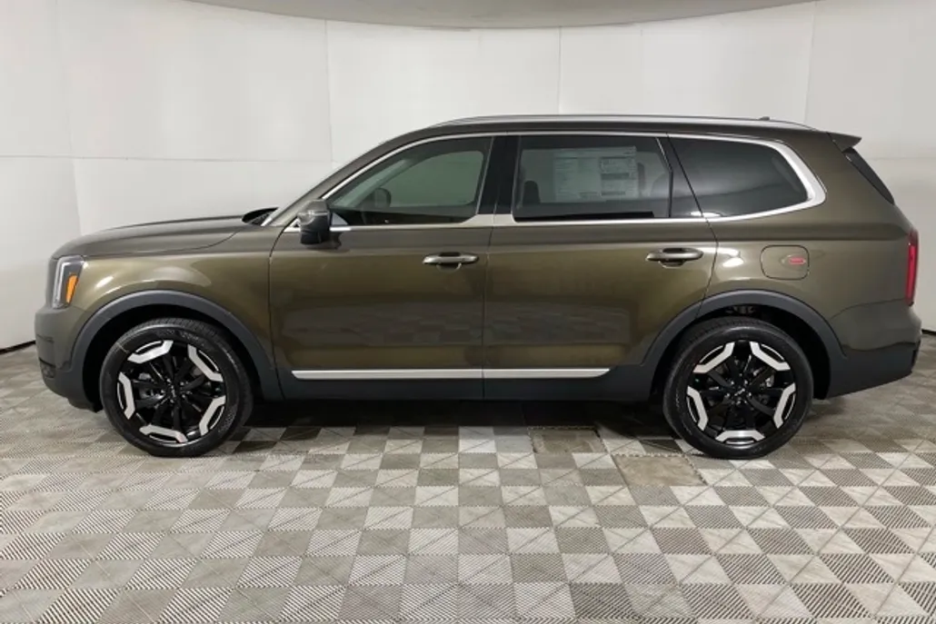2025 Kia Telluride S photo 1