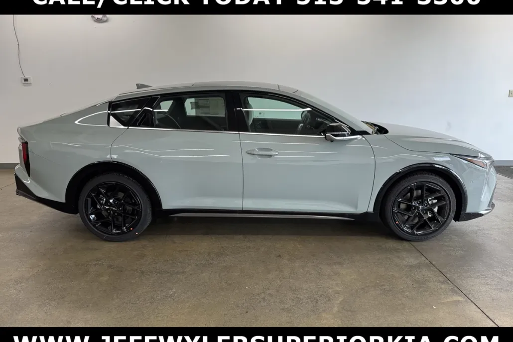 2025 Kia K4 GT-Line Turbo photo 1