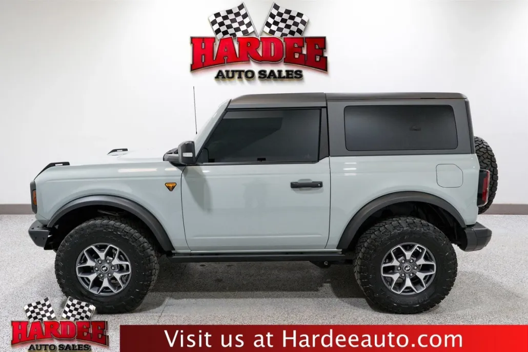 2023 Ford Bronco Badlands photo 1