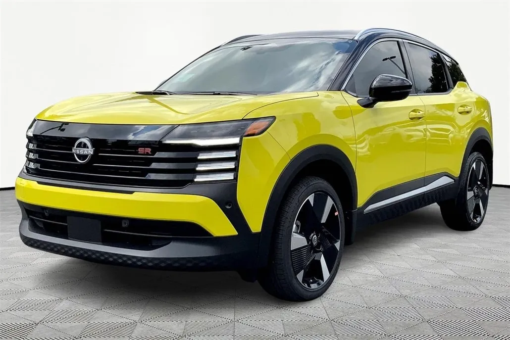 2025 Nissan Kicks SR photo 1