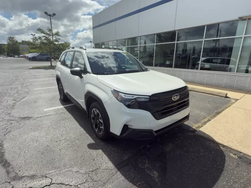 2025 Subaru Forester Base photo 1