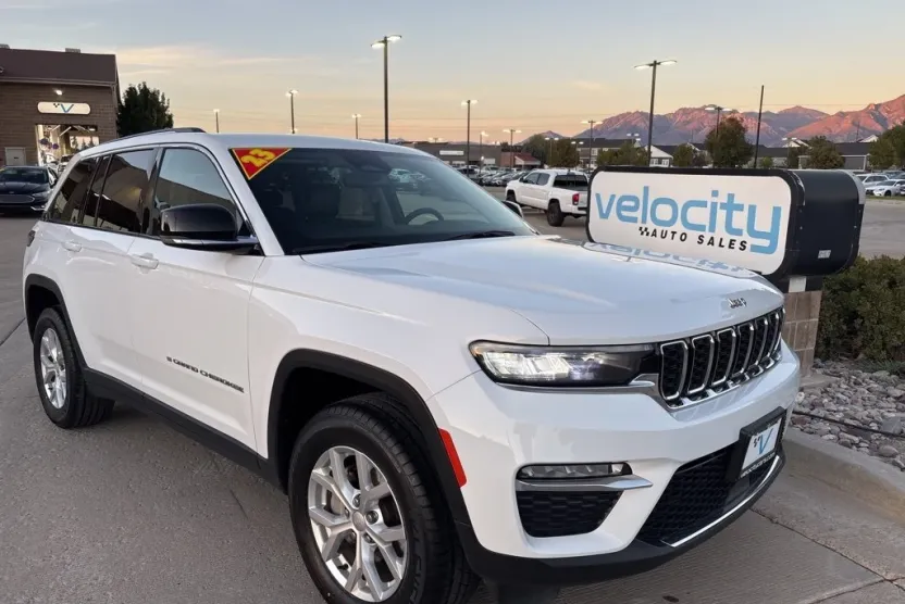 2023 Jeep Grand Cherokee Limited photo 1