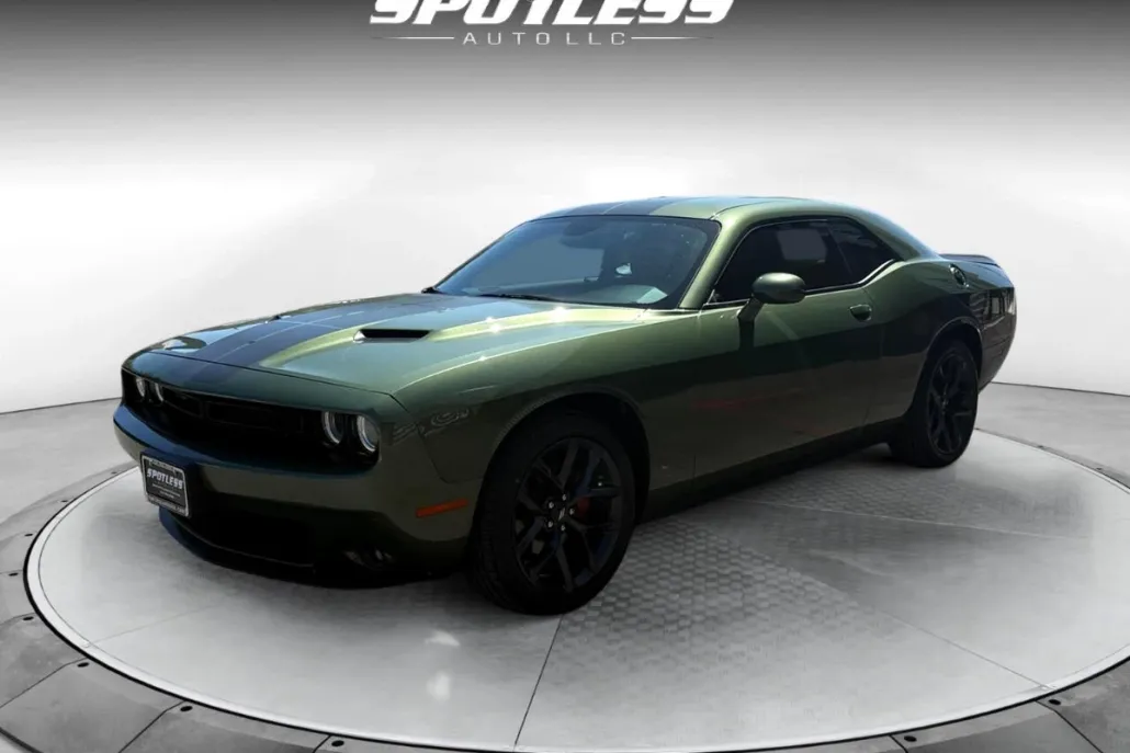 2022 Dodge Challenger SXT photo 1