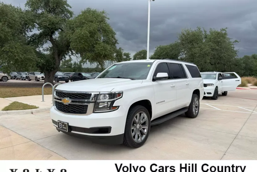 2015 Chevrolet Suburban LS photo 1